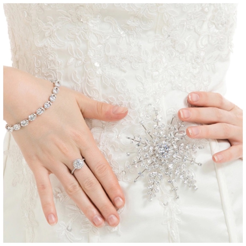🆕 Swarovski Crystals The Oki Large Brooch S23 - Picture 5 of 6